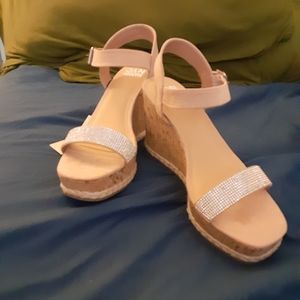 Nude wedges
